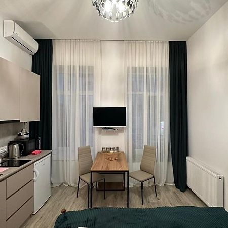 Apartment In The Center Of Tbilisi ภายนอก รูปภาพ