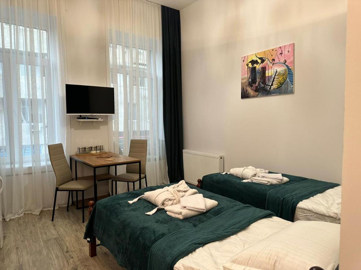 Apartment In The Center Of Tbilisi ภายนอก รูปภาพ